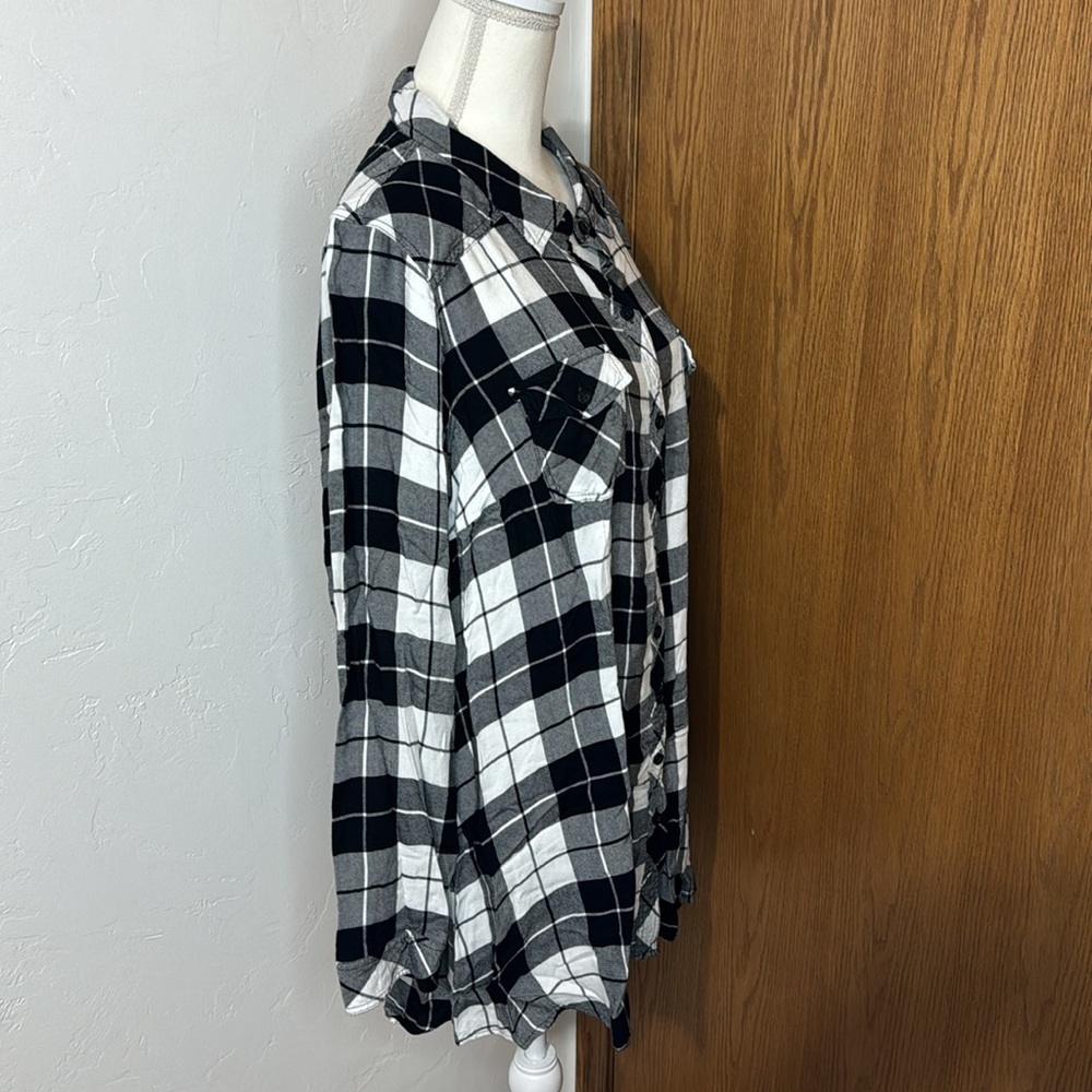Torrid black & white plaid long sleeve button down top 3 - Picture 3 of 9